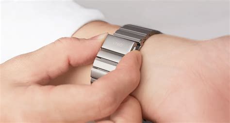 Uniq สาย Apple Watch 49/45/44/42mm Strova Steel Silver | Studio7 online
