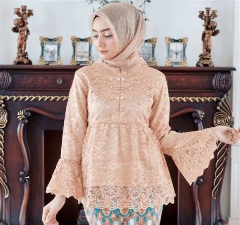 5 Rekomendasi Model Kebaya yang Cocok untuk Ibu Menyusui