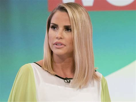 Download Katie Price Posing At A Photo Shoot. Wallpaper | Wallpapers.com