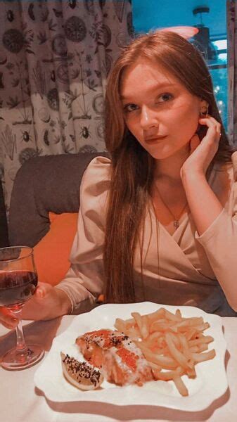 Знакомства Великий Новгород, Кристина, 19 - объявление девушки с фото