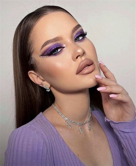Pin di 𝚙𝚛𝚘𝚜𝚝𝚘𝚗𝚒𝚔𝚊 su makeup | Trucco viola per occhi, Rossetto viola ...