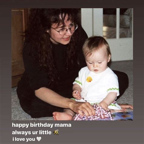 2020 Sabrina Carpenter posts birthday greeting to her mother (Dr. Beth