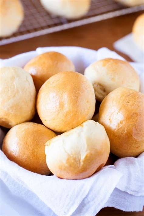 White Hard Rolls – Cordelia Cruises Food Recipe