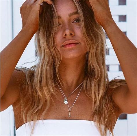 Стиль Beach girl: макияж, маникюр, прически