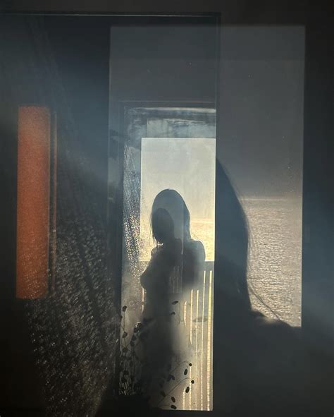 Kendall Jenner goes completely naked as she takes steamy snap in