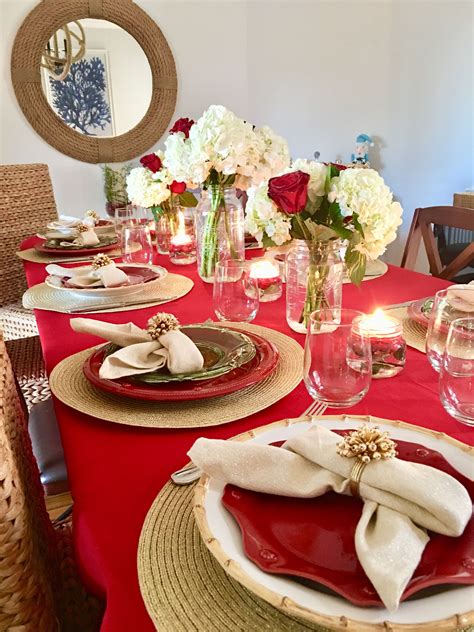 20+ Red Christmas Table Decorations - DECOOMO
