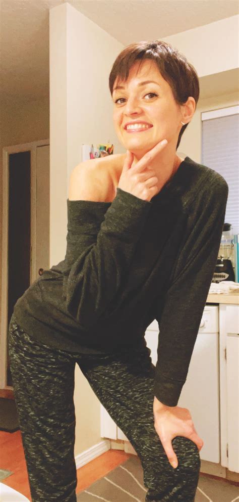 Xana Star bends forward : cougars