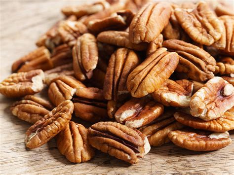 how many pecans are toxic to dogs