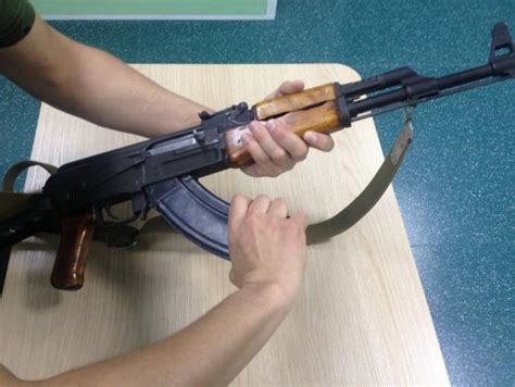 Порядок сборки автомата после неполной разборки.