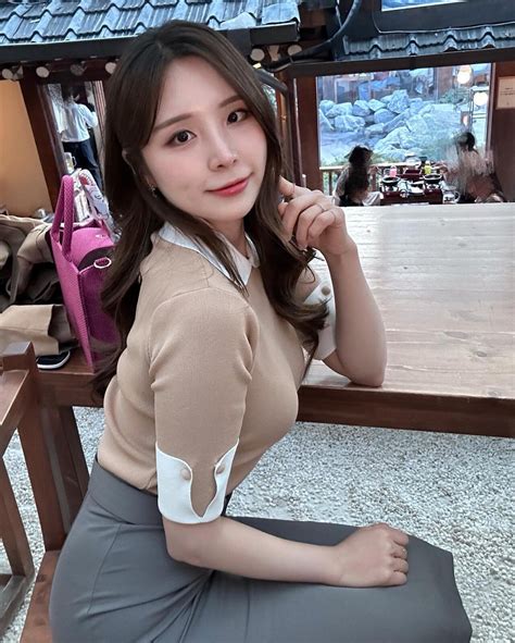 노출없어도 야한 유부녀의 푸짐한 몸매 꽃빵