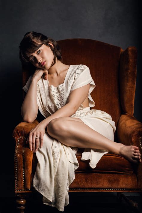 Isa Briones's feet
