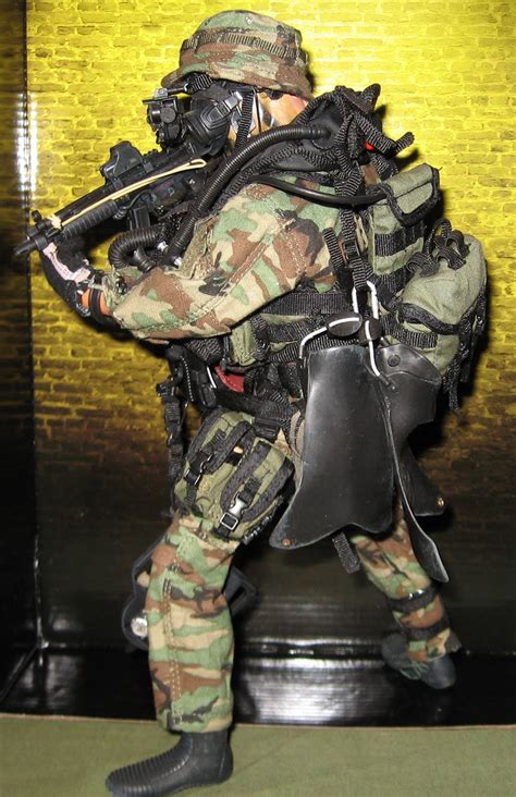 1/6 scale figure collection POINTBLANKTOYS.COM: HOT TOYS NAVY SEAL