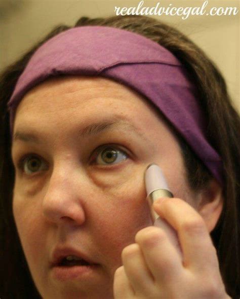 Eye Eraser reduces wrinkles and puffiness under the eyes