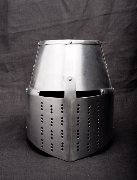 » Topfhelm