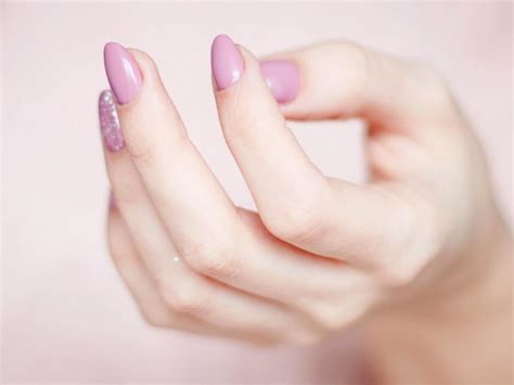 5 Safe & Easy Ways How To Remove Polygel Nails With No Damage | Obooked