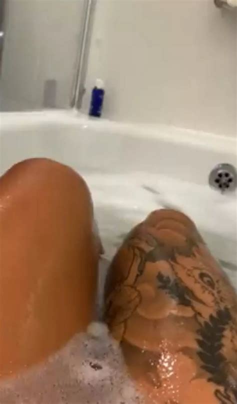 Naked boxer Ebanie Bridges offers to sell her bath water to one of her