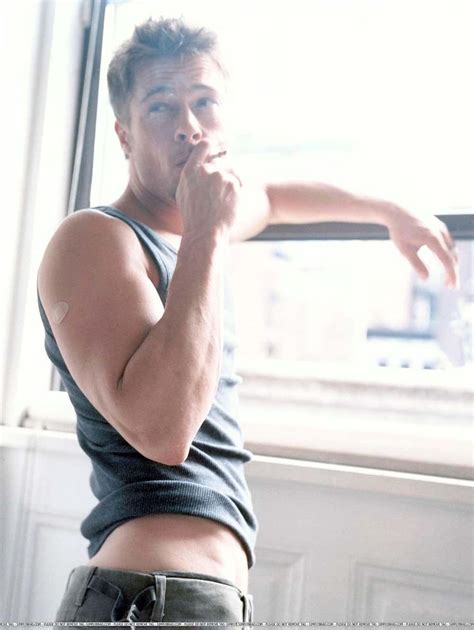 Shirtless Brad Pitt | Brad Pitt Hot Pics, Photos and Images