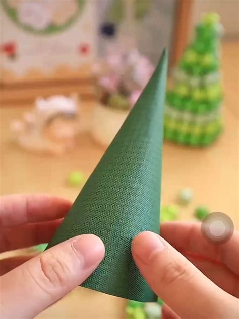 DIY Christmas Star Tree Tutorial - iGOODideas.com