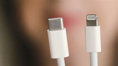MagSafe vs Lightning: Key Differences & 2025 Choice - Anker US