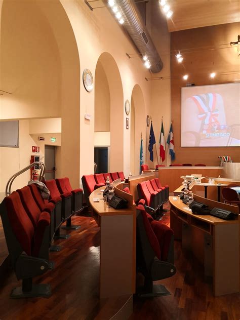 Saronno, durissimo scontro tra maggioranza e opposizione sul bilancio