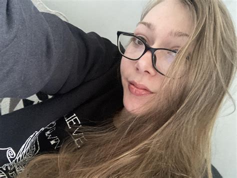 Monday bare faced selfie, just woke up from a nap : r/selfie