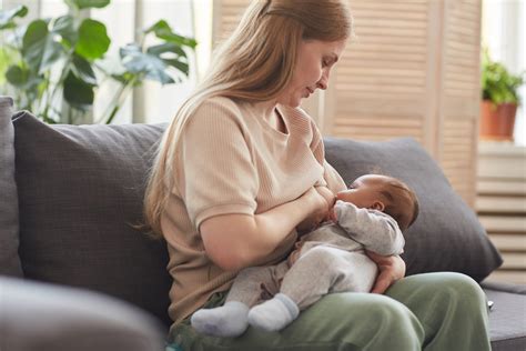 Feeding Baby Lying Down Breastfeeding at Millie Wilson blog
