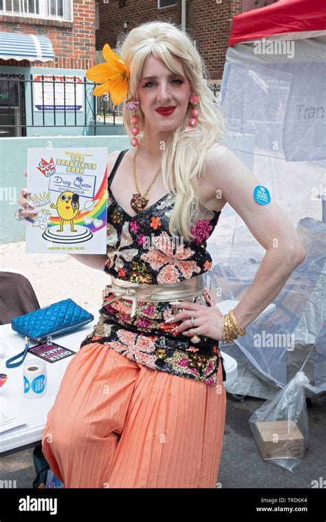 Drag queens queen hi-res stock photography and images - Alamy