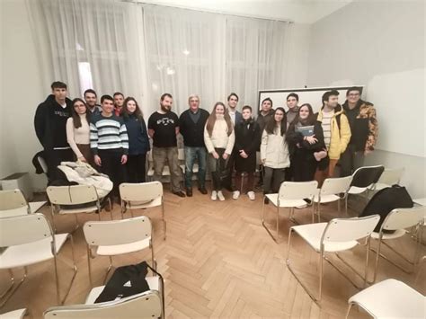 Участие на дванайсетокласници от НПМГ в литературен дебат с участието ...