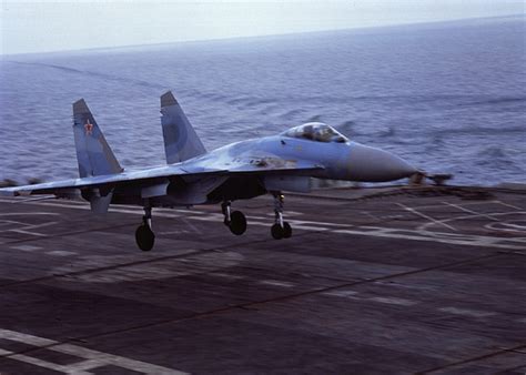 Су-33 палубный истребитель