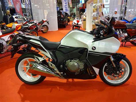 Honda VFR 1200 F auf der International Motor Show in Luxembourg, 18.11. ...