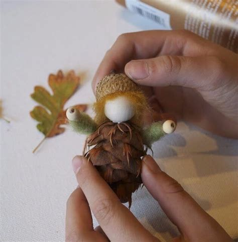 Лесная фея из шишки и желудей