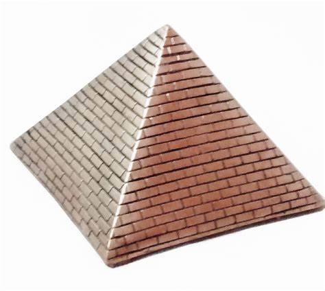 Objetos Com Formato De Piramide - 5