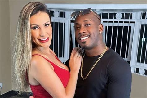 Jefão diz que recebe nudes e propostas picantes de famosas após cenas 