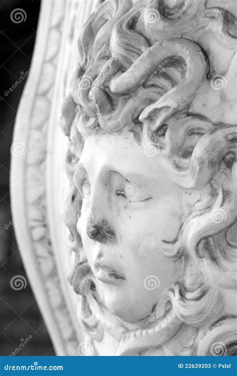 Statua capa della medusa immagine stock. Immagine di particolare - 22639203