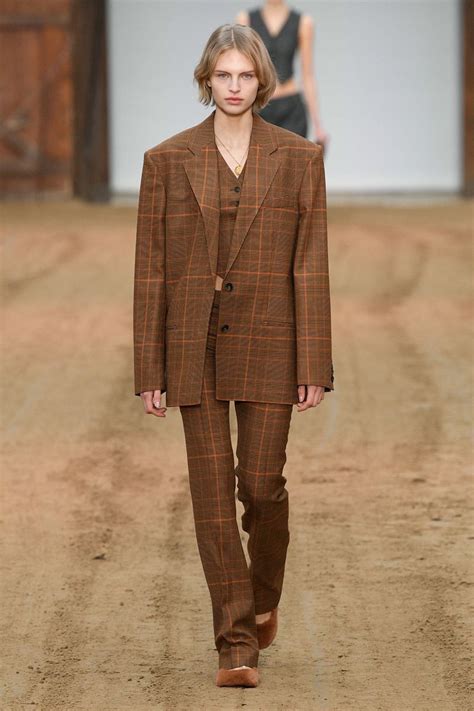 Stella McCartney F/W 23 Show (Stella McCartney)