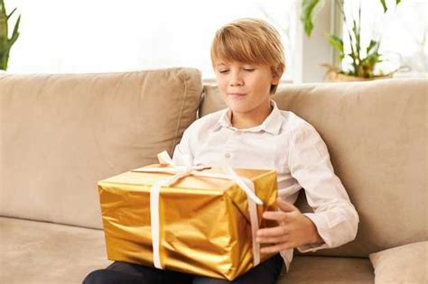 Что подарить ребенку 1 5 года мальчику - YouHelp