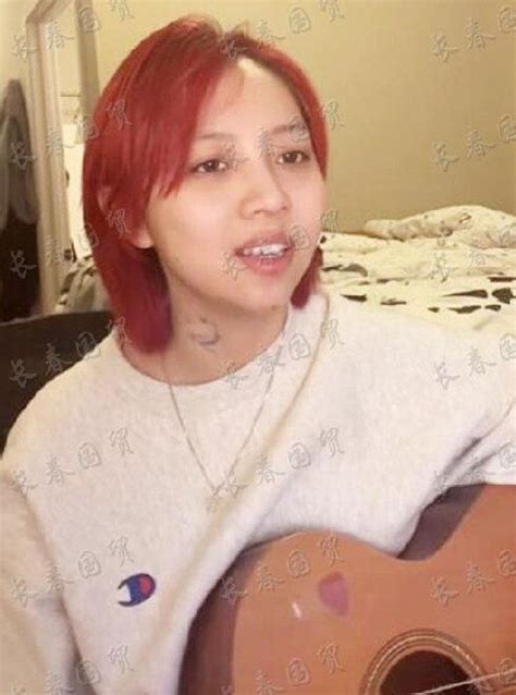 A recent photo of Lin Miaoke's "sound replacement" was exposed, holding ...