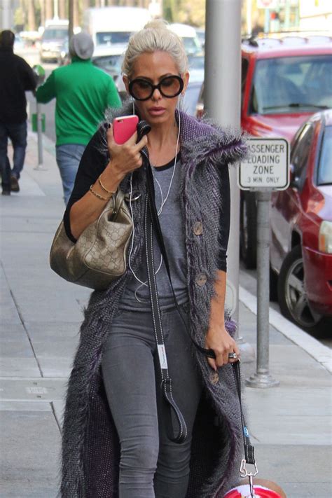 SHAUNA SAND Walks Her Dog Out in Beverly Hills 12/08/2016 – HawtCelebs