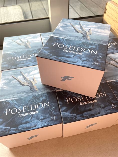 Finalmouse Poseidon (M) - Starlight-12, Computers & Tech, Parts ...