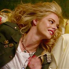 Samara weaving gif hunt – Artofit 