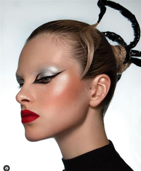 20+ Stunning Metallic Makeup Ideas - The XO Factor