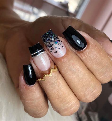 Unha Com Detalhe Preto - Unha Decorada Em Preto – Unha Decorada Simples