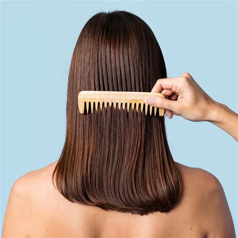 The secret to a perfect hair parting in the middle is your comb 31
