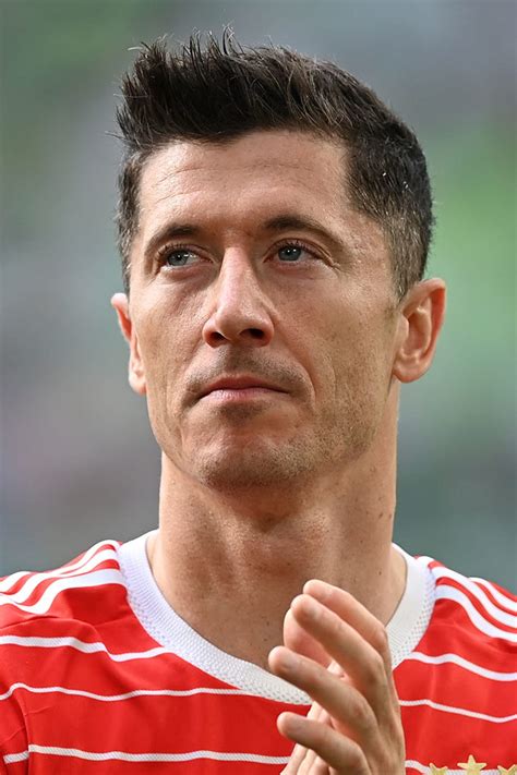 robert lewandowskis instagram twitter facebook  idcrawl