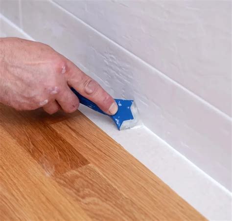 5 Magical Tricks To Hang Shiplap On Your Ceiling Without Nail Holes