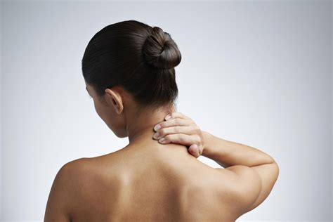 Neck Sprain Symptoms and What to Do About Them