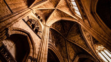 Architektura gotycka: od cech charakterystycznych do najważniejszych ...