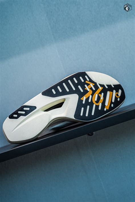 361° MIRO NUDE รองเท้าวิ่งแข่งขัน น้ำหนักเบา 110 กรัม เตรียมวางจำหน่าย