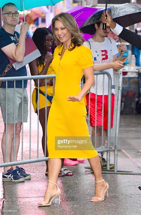 Ginger Zee's feet