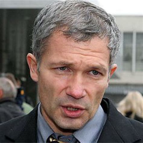 Пока одни трындят, как им не нравится страна, другие меняют её ...